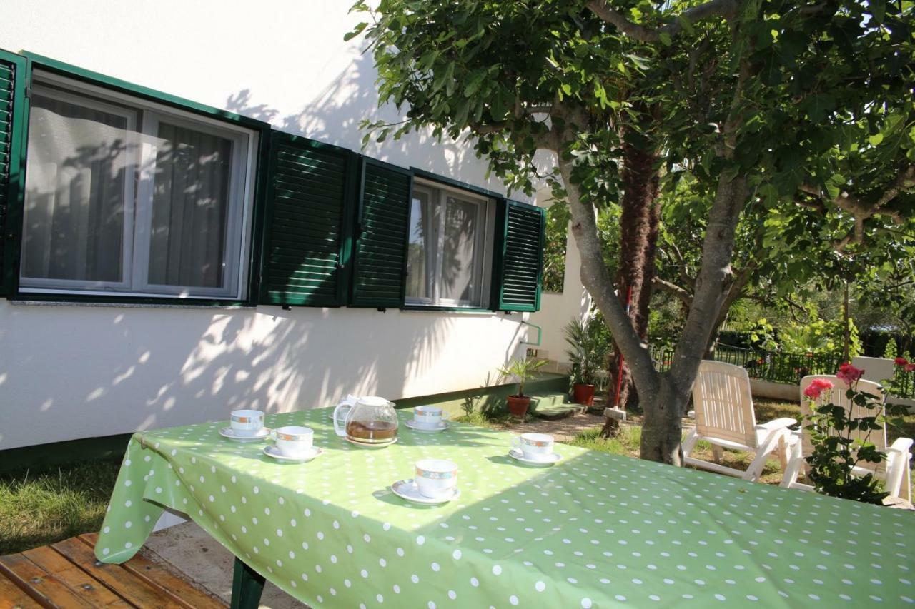 Apartments Fjaka Sveti Filip i Jakov Exterior foto